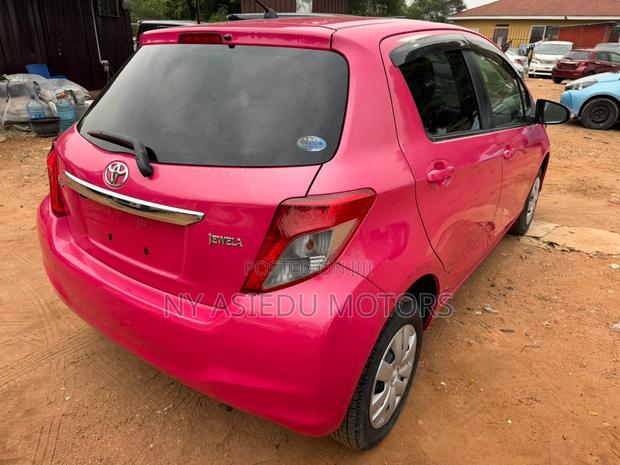 Toyota Vitz 1.3 FWD 5dr 2012 Pink