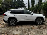 Toyota RAV4 XLE 2021 White for sale