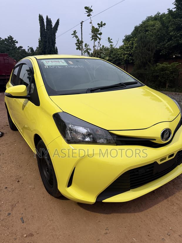 Toyota Vitz 1.3 FWD 5dr 2015 Yellow