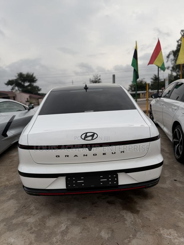 Hyundai Grandeur 2025 White
