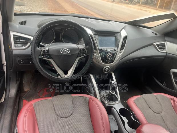 Hyundai Veloster Automatic 2012 White