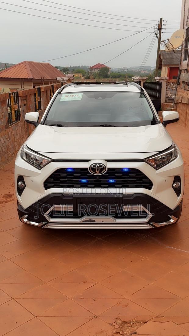 Toyota RAV4 XLE Premium AWD 2020 White