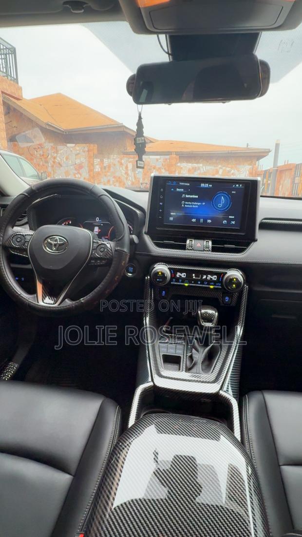 Toyota RAV4 XLE Premium AWD 2020 White