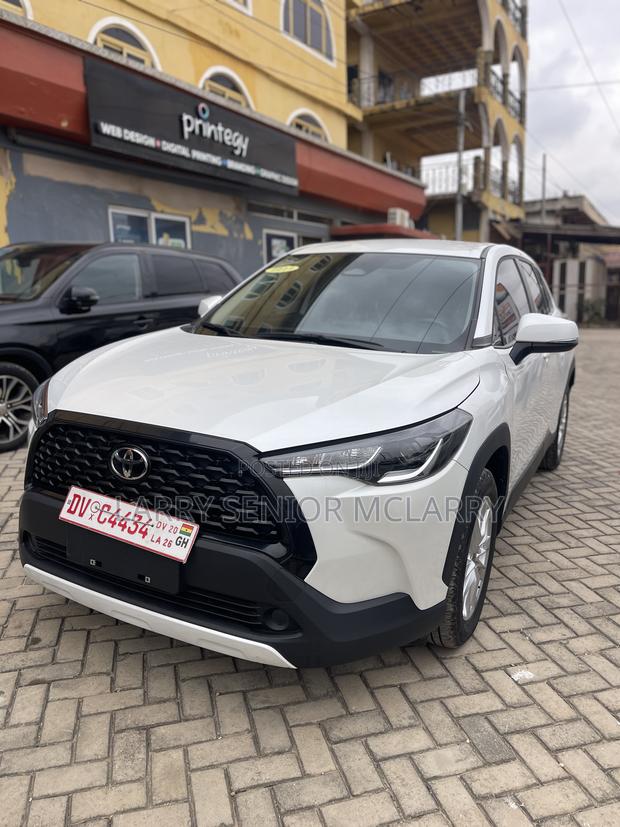 New Toyota Corolla Cross LE 2025 White