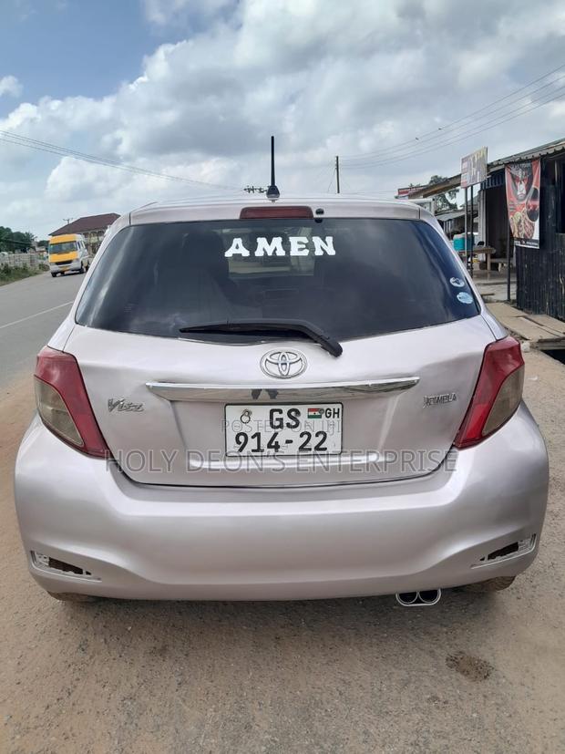Toyota Vitz 1.3 FWD 5dr 2012 Silver
