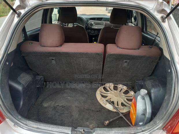 Toyota Vitz 1.3 FWD 5dr 2012 Silver