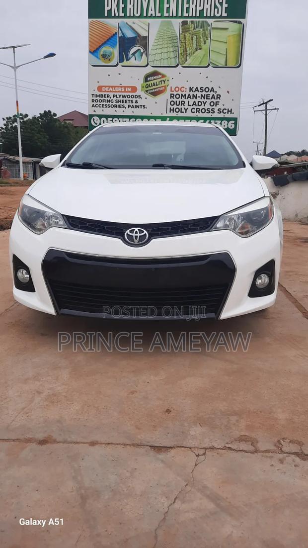 Toyota Corolla 2015 White