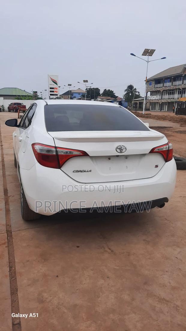 Toyota Corolla 2015 White