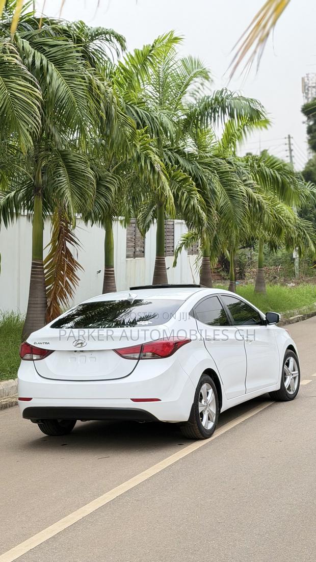 Hyundai Elantra Limited Sedan FWD (1.8L 4cyl 6A) 2016 White