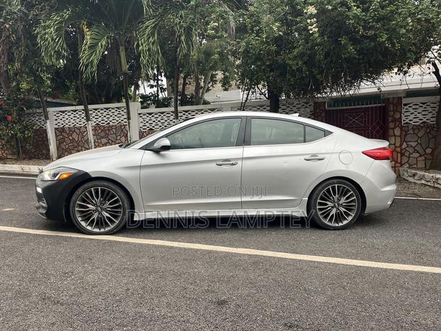 Hyundai Elantra 2017 Silver