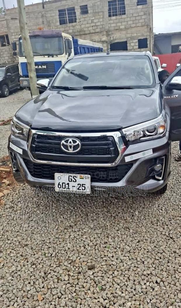 Toyota Hilux Revo Double Cab Deisel 2.4 AWD 2017 Gray