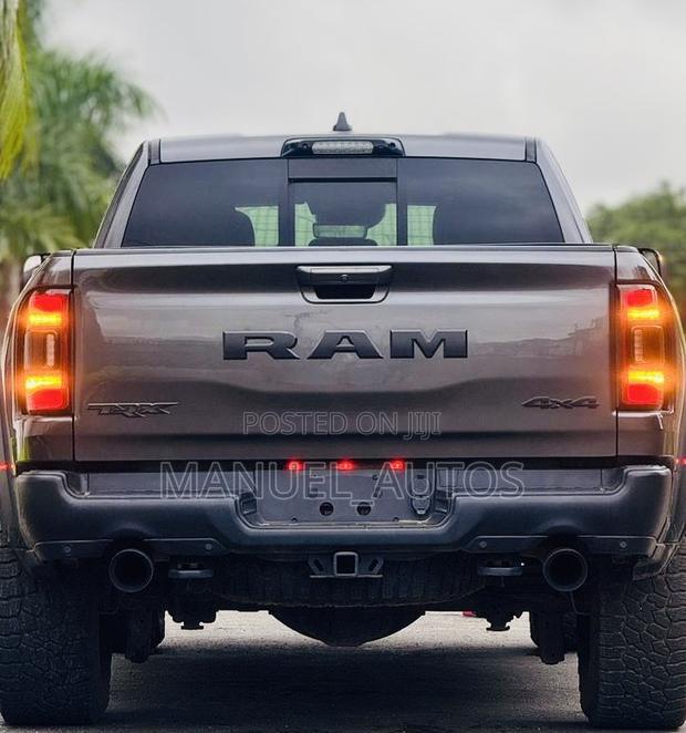 RAM 1500 2022 Gray
