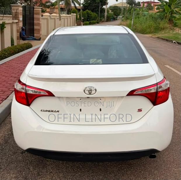 Toyota Corolla S 4dr Sedan (1.8L 4cyl CVT) 2015 White