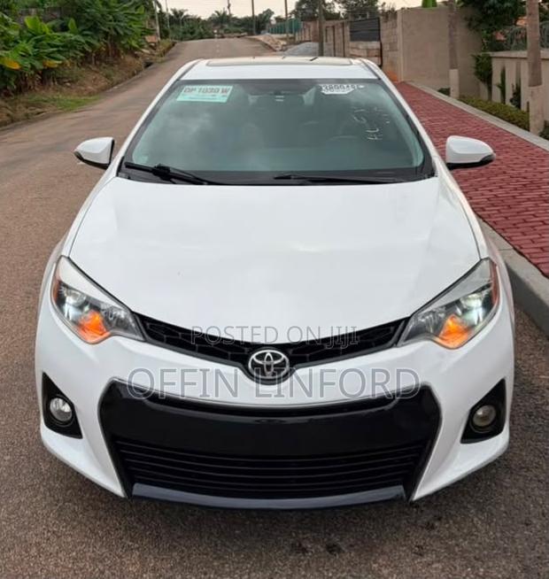 Toyota Corolla S 4dr Sedan (1.8L 4cyl CVT) 2015 White