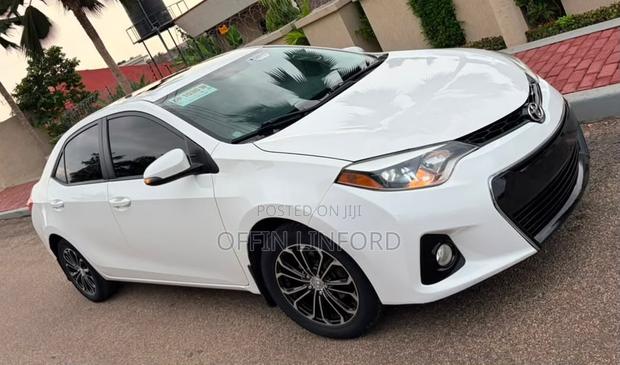 Toyota Corolla S 4dr Sedan (1.8L 4cyl CVT) 2015 White