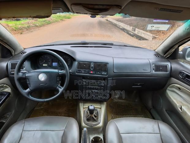 Volkswagen Passat 2005 Gray