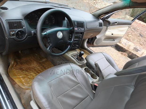 Volkswagen Passat 2005 Gray