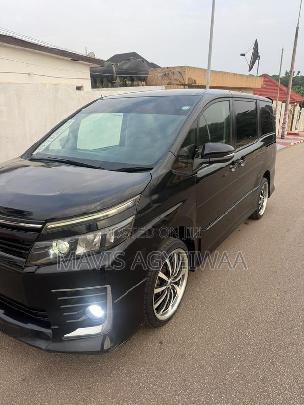 Toyota Voxy 2015 Black