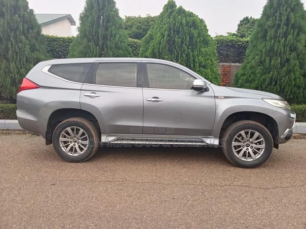 Mitsubishi Montero Sport 2017 Gray