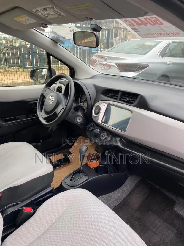 Toyota Vitz 1.3 FWD 5dr 2014 Blue