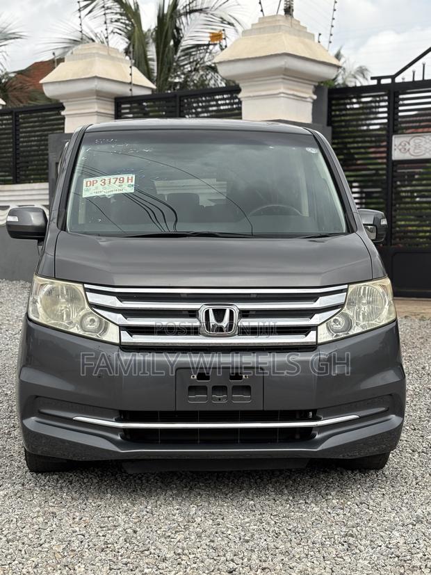 Honda Stepwgn 2012 Gray