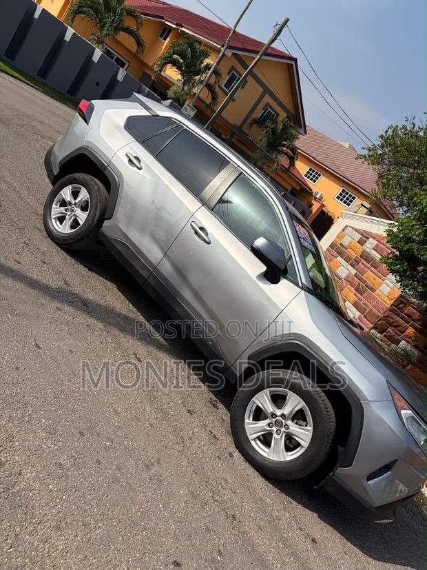 Toyota RAV4 XLE AWD 2020 Gray