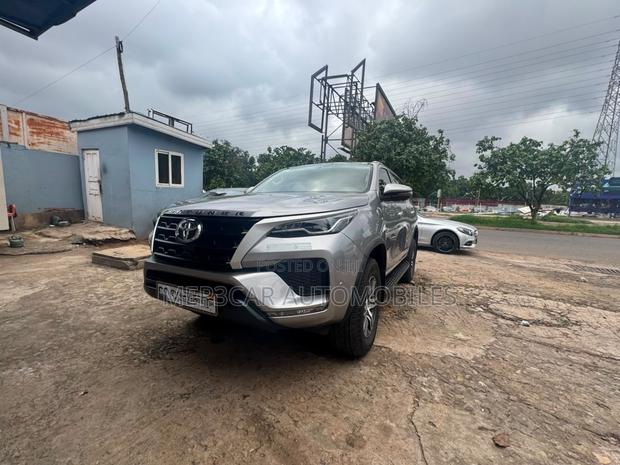 Toyota Fortuner 2022