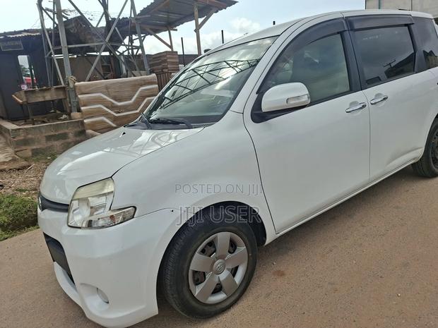 Toyota Sienta 2012 White