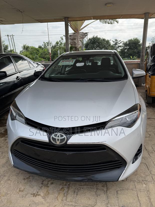 Toyota Corolla LE 4dr Sedan (1.8L 4cyl CVT) 2017 Silver