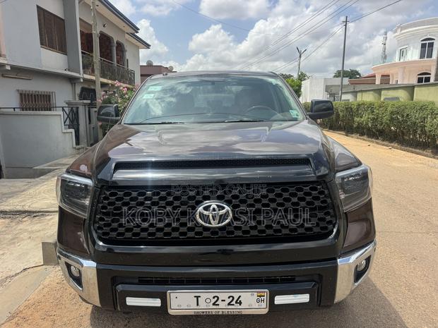 Toyota Tundra 1794 4dr CrewMax 4WD SB (5.7L 8cyl 6A) 2015 Brown