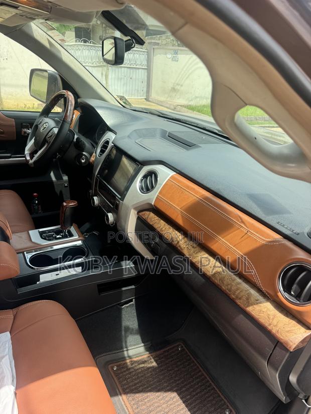 Toyota Tundra 1794 4dr CrewMax 4WD SB (5.7L 8cyl 6A) 2015 Brown