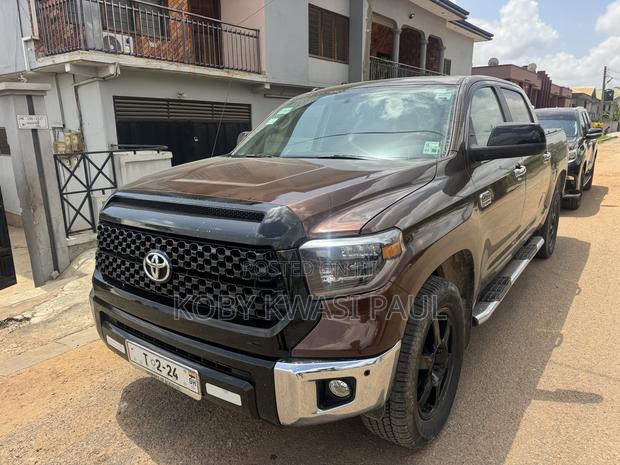 Toyota Tundra 1794 4dr CrewMax 4WD SB (5.7L 8cyl 6A) 2015 Brown