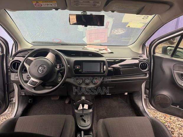 Toyota Vitz 1.5 FWD 5dr 2015 Silver