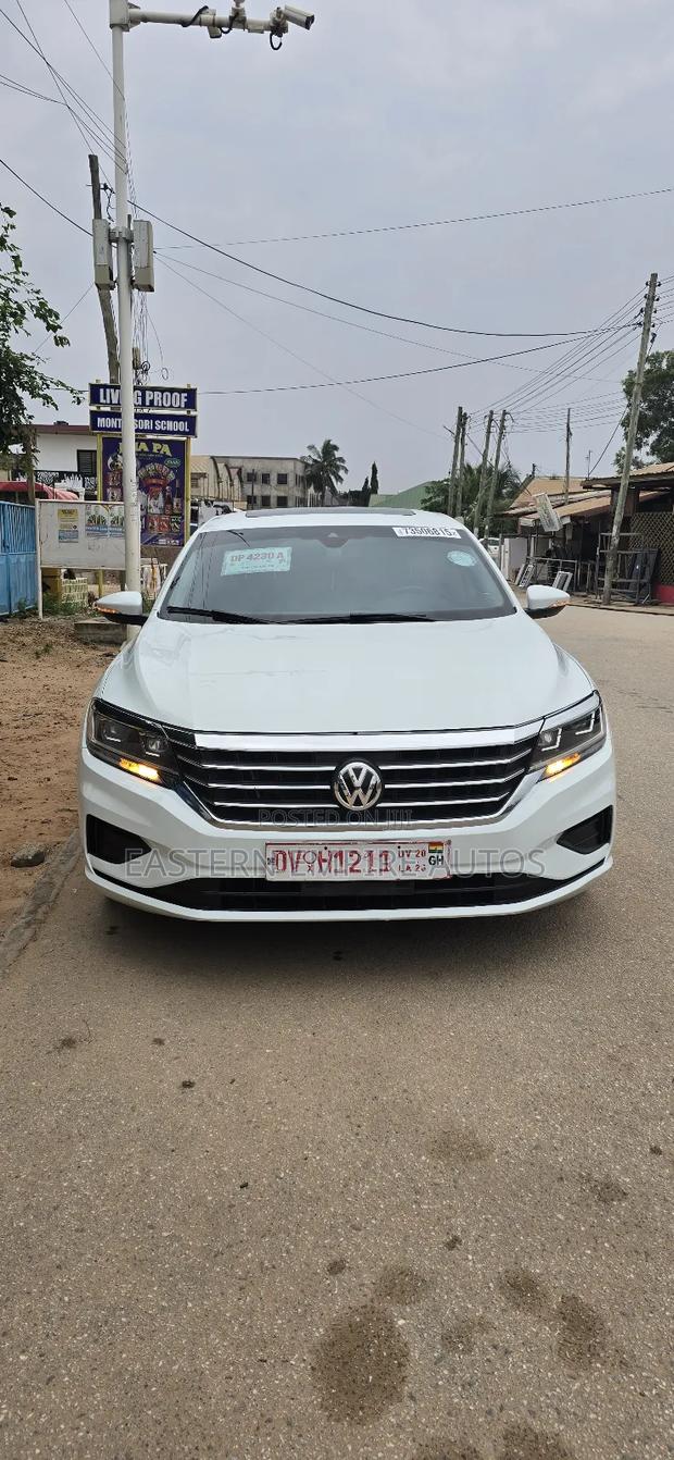 Volkswagen Passat 2.0T Limited Edition 2022 White