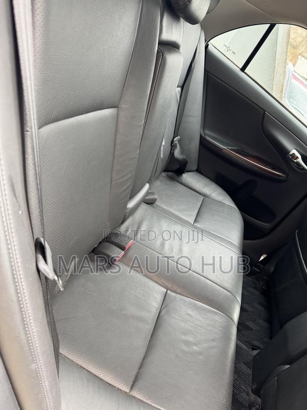 Toyota Corolla L 4dr Sedan (1.8L 4cyl 5M) 2013 Gray