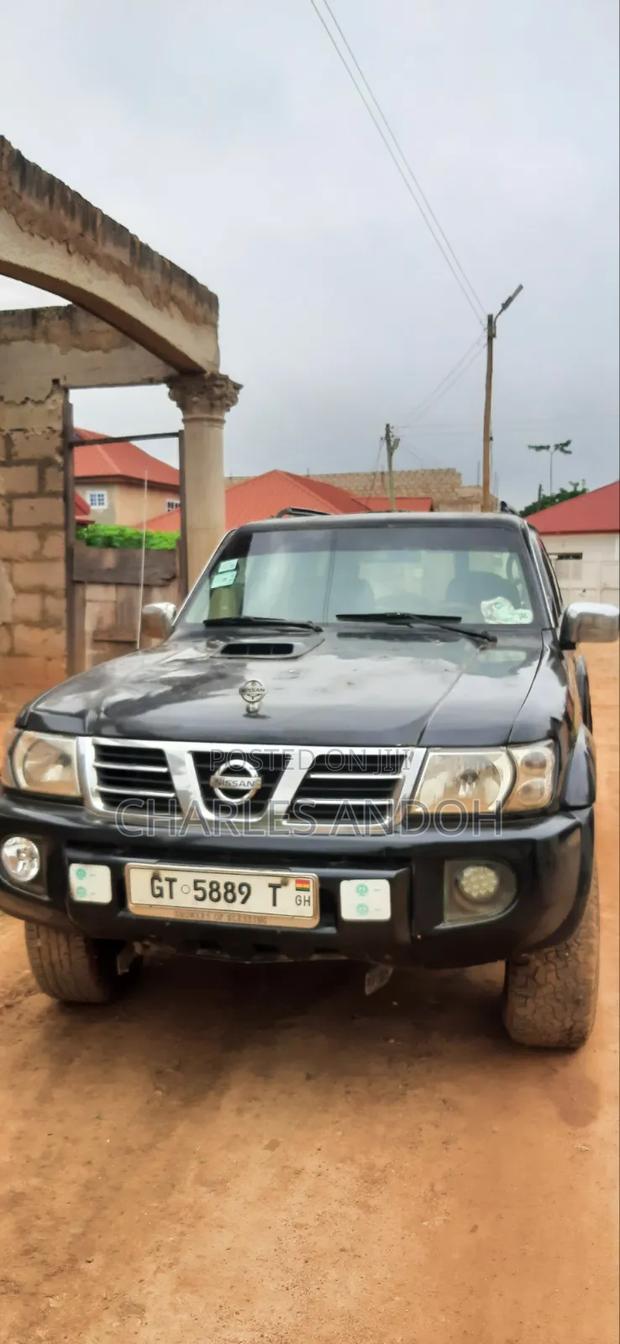 Nissan Patrol 2001 Black