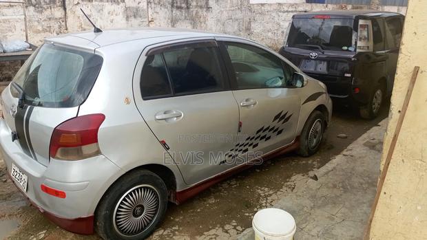 Toyota Vitz 2010 Gray