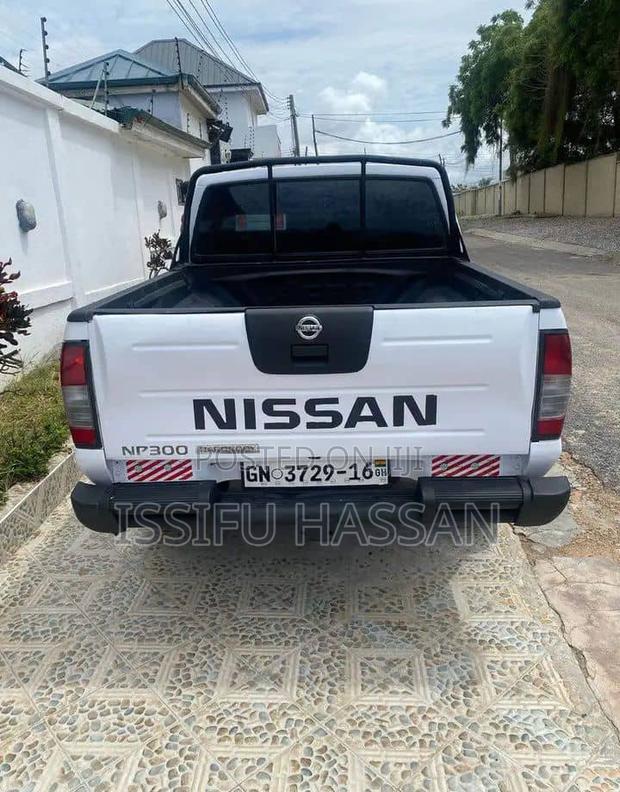 Nissan Hardbody 2008 White