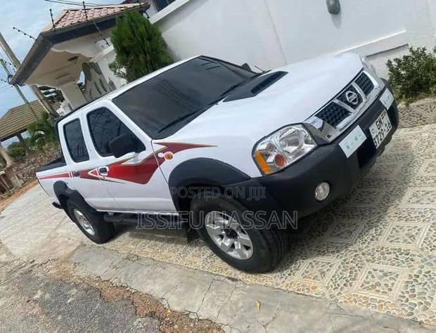 Nissan Hardbody 2008 White