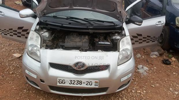 Toyota Vitz 2010 Gray
