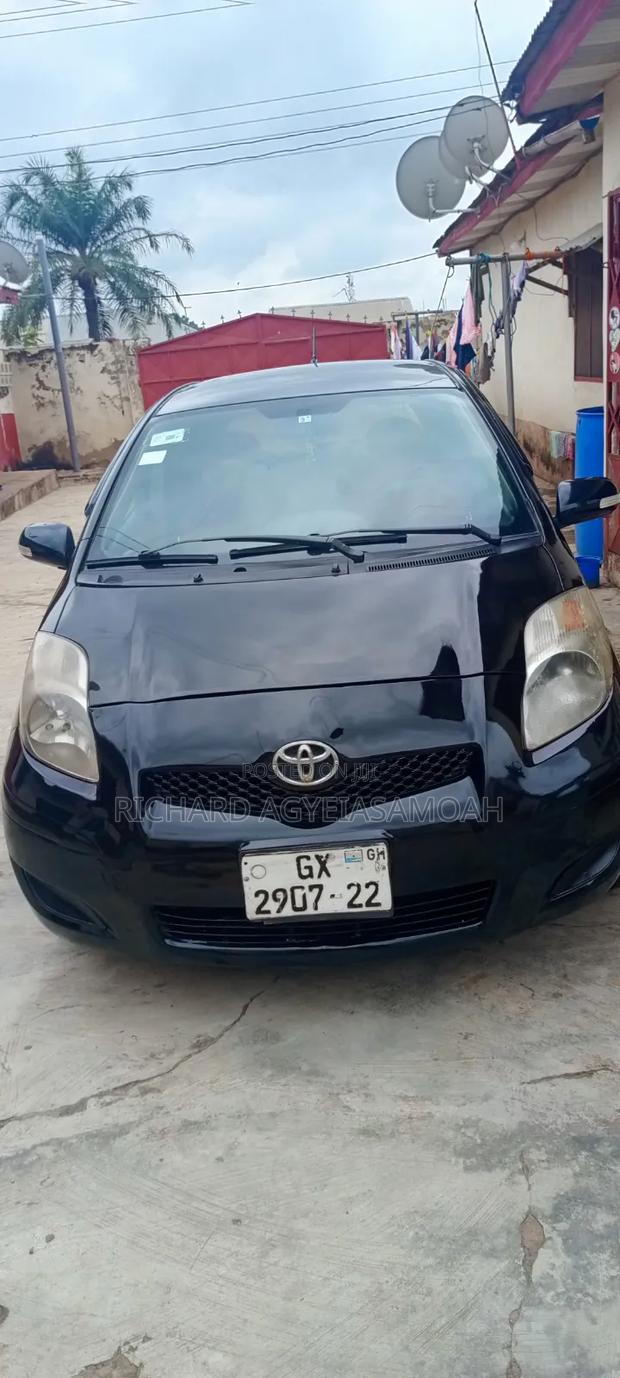 Toyota Vitz 2010 Black