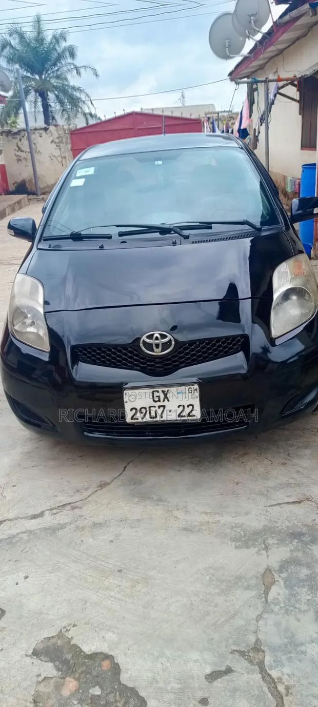 Toyota Vitz 2010 Black