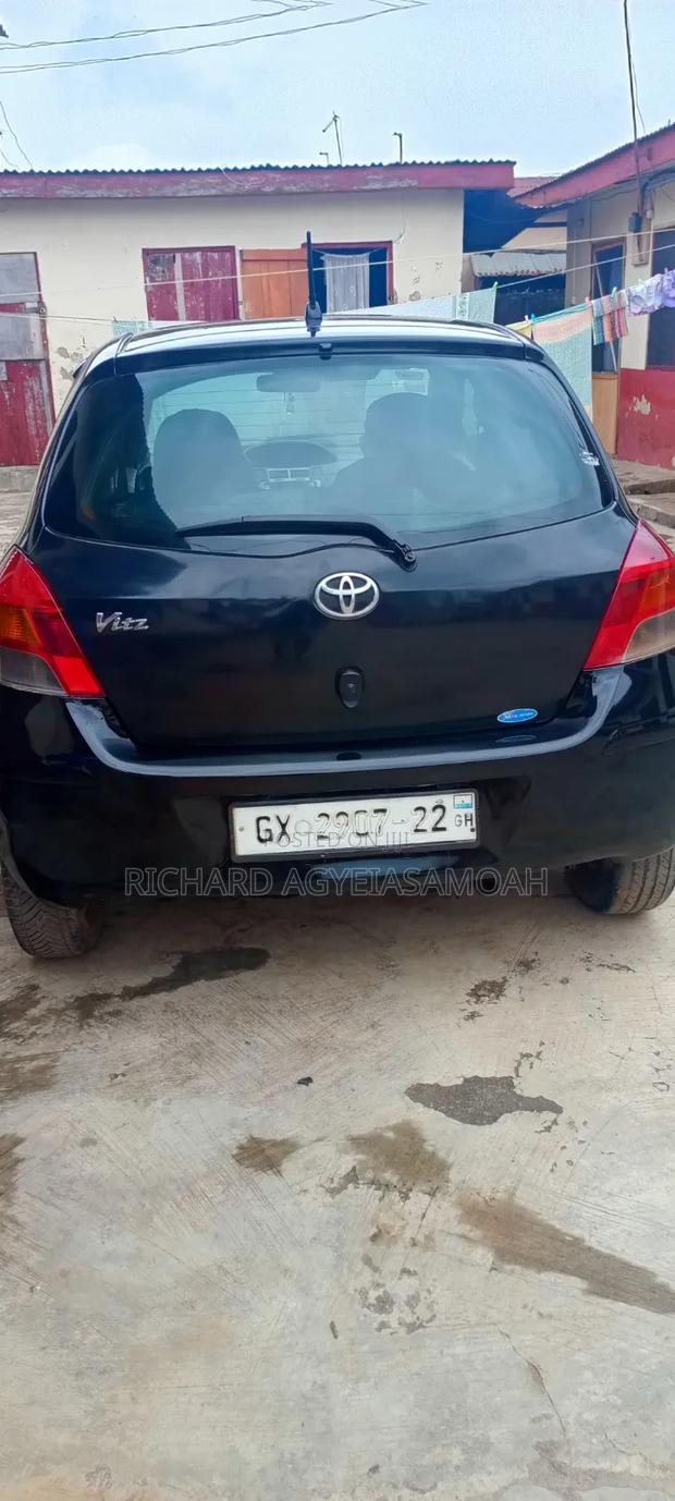 Toyota Vitz 2010 Black