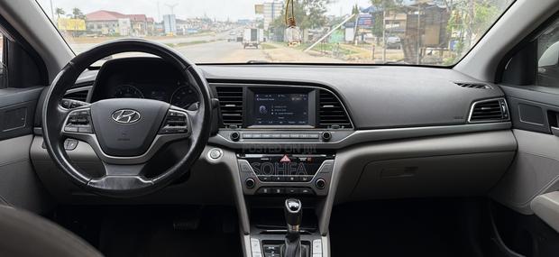 Hyundai Elantra 2018 Gray