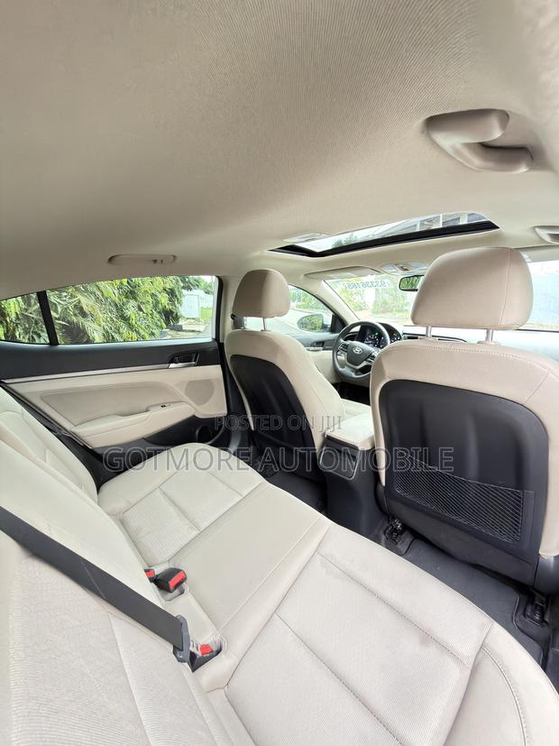 Hyundai Elantra Limited Sedan FWD (2.0L 4cyl 6A) 2017 White