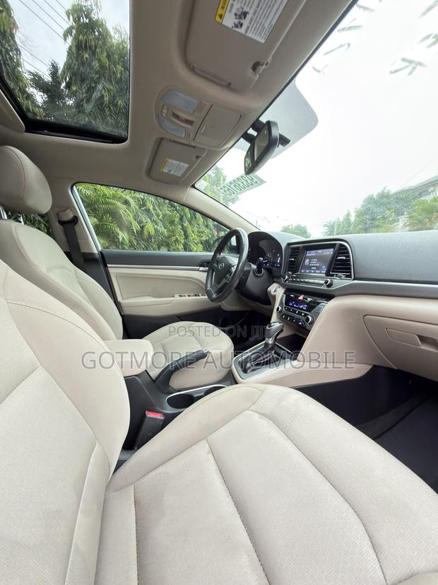 Hyundai Elantra Limited Sedan FWD (2.0L 4cyl 6A) 2017 White