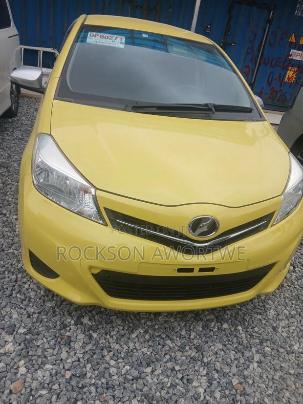 Toyota Vitz 2013 Yellow