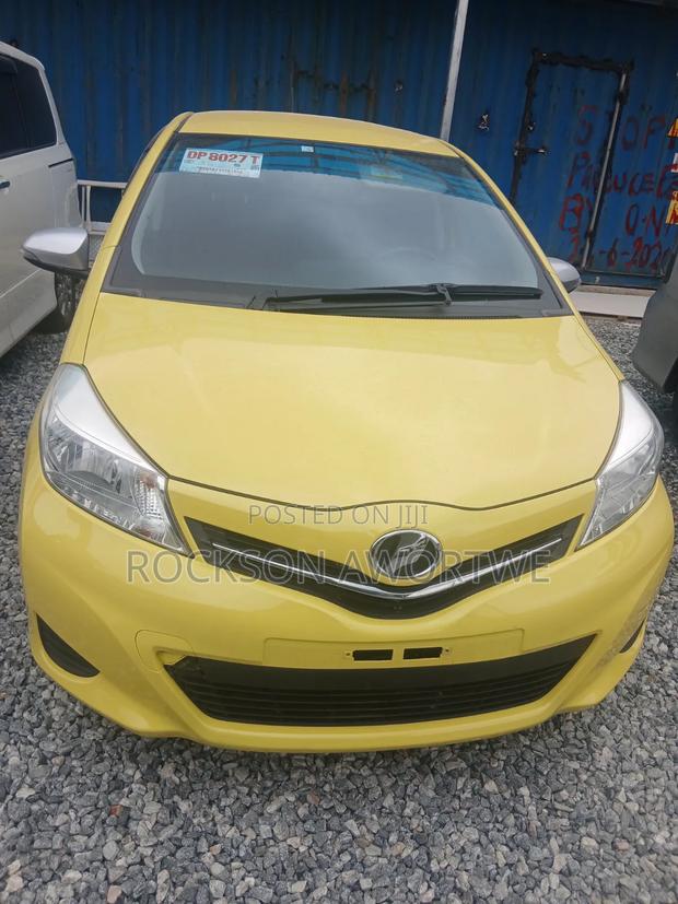Toyota Vitz 2013 Yellow