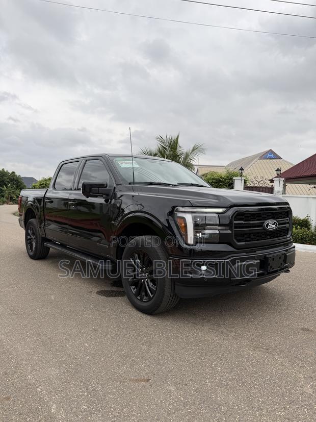 Ford F-150 LARIAT 4WD SuperCrew 5.5' Box 2025 Black