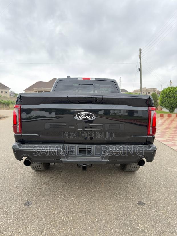 Ford F-150 LARIAT 4WD SuperCrew 5.5' Box 2025 Black